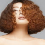 Los mejores tratamientos caseros para el cabello seco muestran imágenes de técnicas simples y naturales que pueden ayudarte a recuperar tu cabello fuerte y saludable.